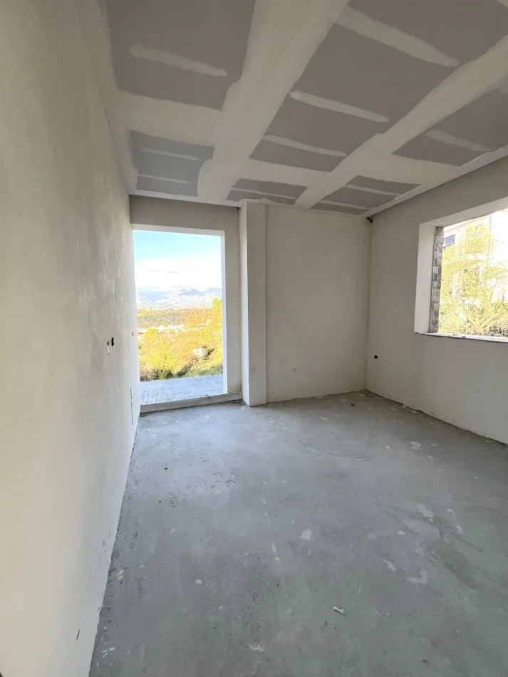 Tirane, jepet me qera Vile 1 Katshe , 200 m² 2.000 € (Liqeni i Thate)