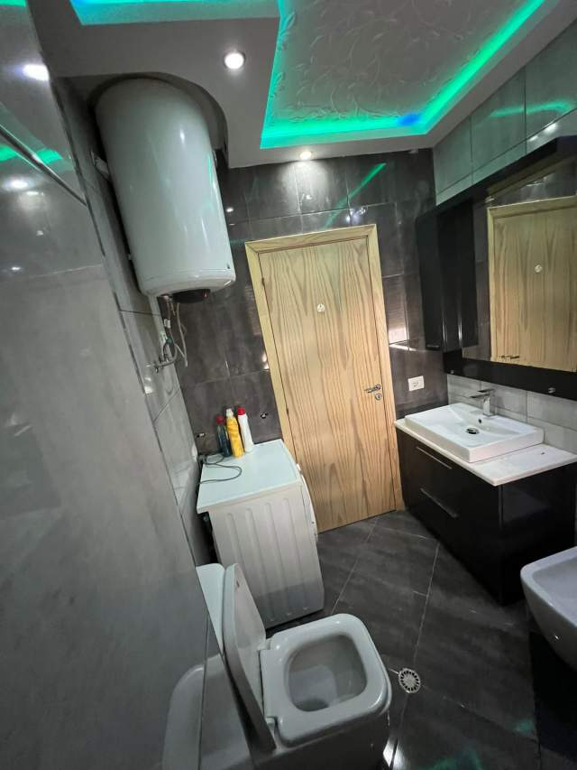 Tirane, jepet me qera apartament 2+1 Kati 4, 95 m² 600 Euro (Kopshti Botanik)