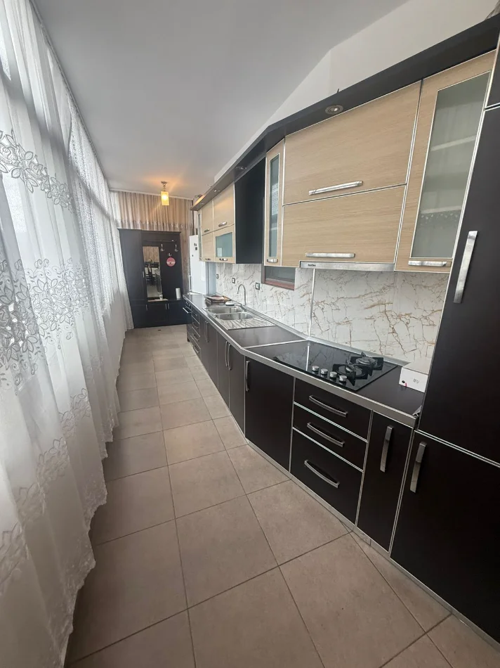 Tirane, jepet me qera apartament 2+1 Kati 2, 85 m² 450 € (Pallatet e Verdha)