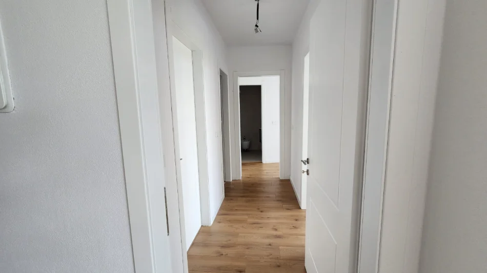 Tirane, shitet apartament 2+1+Ballkon , 132 m² 457.000 € (Lake View Rezidence Liqeni Tiranes)