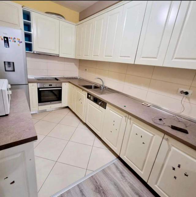 Tirane, jepet me qera apartament 2+1+BLK Kati 5, 90 m² 400 Euro (Mikel Maruli)