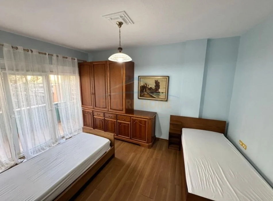 Tirane, jepet me qera apartament 2+1 Kati 2, 120 m² 750 € (Myslym Shyr)