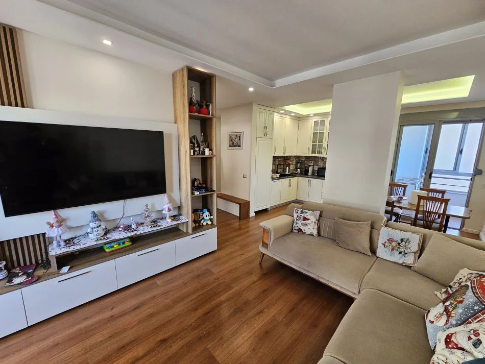 Tirane, jepet me qera apartament 2+1 Kati 5, 90 m² 750 € (Pas radisonit)