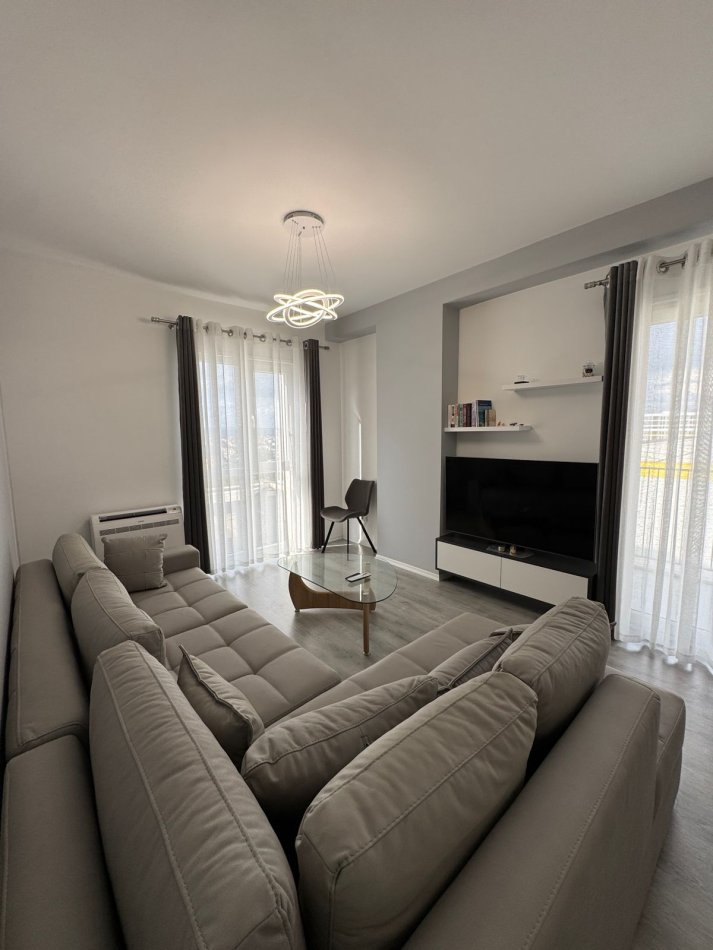 Tirane, jepet me qera apartament 2+1 Kati 5, 79 m² 400 € (Univers City)