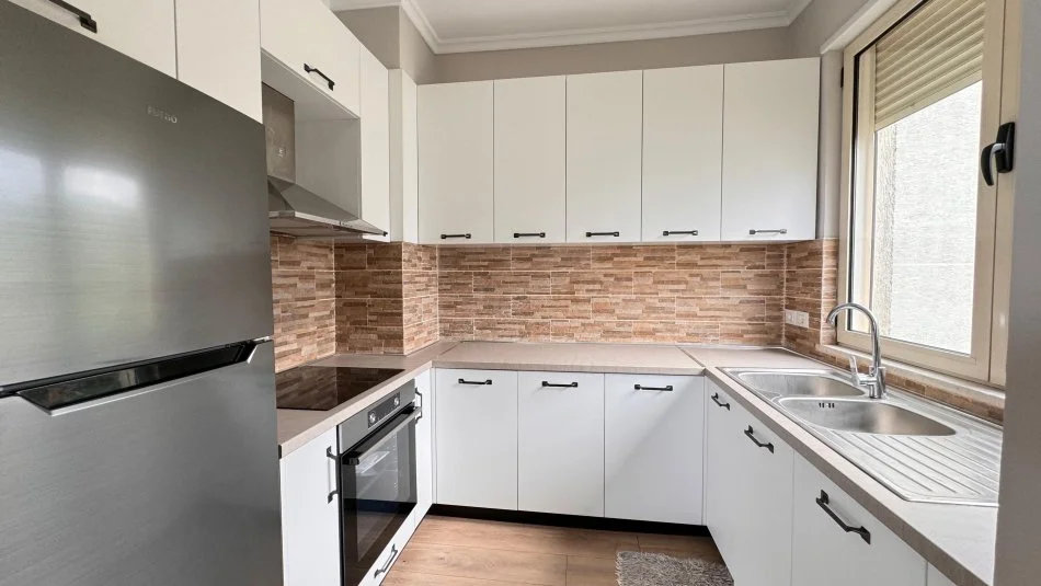 Tirane, jepet me qera apartament 2+1+Aneks+Ballkon , 95 m² 850 € (Liqeni i Thate Radisson)