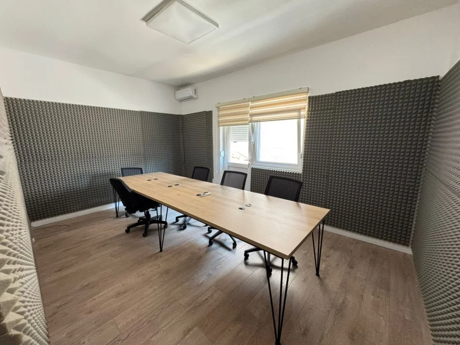 Tirane, jepet me qera apartament 3+1+Aneks+Ballkon Kati 3, 120 m² 800 € (Bllok)