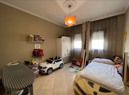 Tirane, jepet me qera apartament 2+1+Aneks+Ballkon Kati 5, 117 m² 600 € (Kodra e diellit)