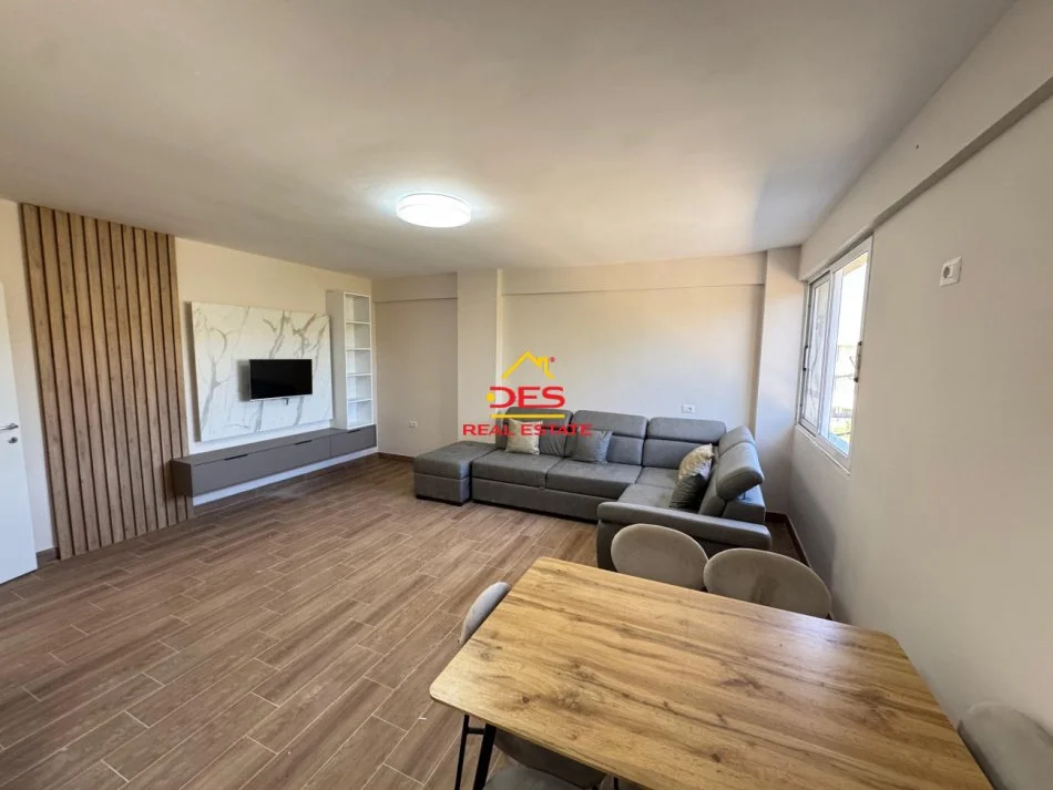 Shqiperi, jepet me qera apartament 2+1+Ballkon Kati 2, 90 m² 250 € (Rruga Petrona Haliti, Vlorë.)