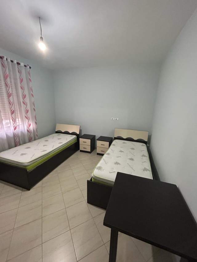 Tirane, jepet me qera apartament 2+1+BLK Kati 10, 116 m² 600 Euro (rruga Panorama)