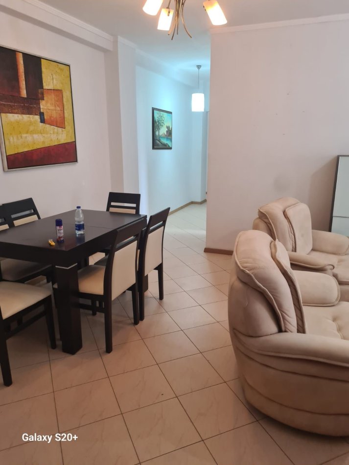 Tirane, jepet me qera apartament 2+1+Ballkon Kati 5, 100 m² 700 € (Rruga e Kosovareve)