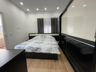 Tirane, jepet me qera apartament 2+1+BLK Kati 12, 90 m² 750 Euro (Komuna Pariait)