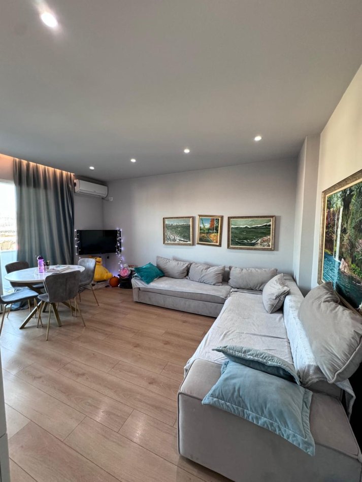 Tirane, shes apartament 1+1+Ballkon Kati 4, 74 m² 135.000 € (Bulevardi i Ri)