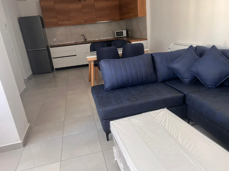 Tirane, jepet me qera apartament 2+1 Kati 3, 80 m² 650 € (rezidenca kodra e diellit)