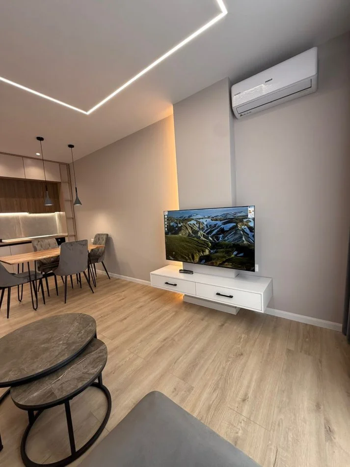 Tirane, jepet me qera apartament 1+1+Ballkon Kati 8, 66 m² 450 € (Bulevardi migjeni)