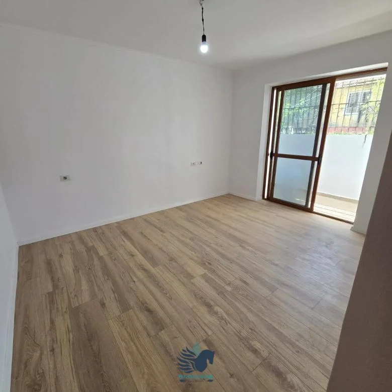 Shitet Apartament 2+1 Ne Ali Dem [ID PE33]
