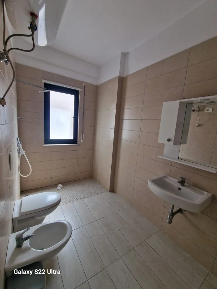 Tirane, jepet me qera apartament 2+1+parkim Kati 6, 90 m² 650 € (Kompleksi Jolla Astir)