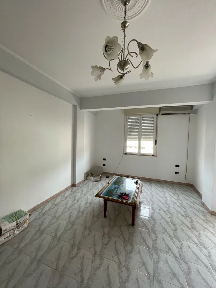 Durres, shitet apartament 2+1+Ballkon Kati 5, 97 m² 90.000 € (Kryqi Kuq Durres)
