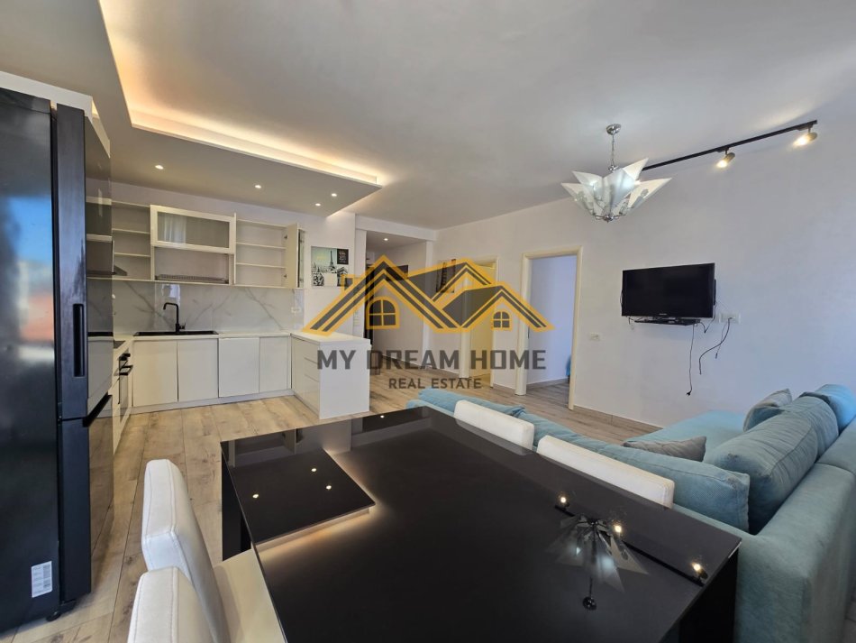 Durres, jepet me qera apartament 2+1 Kati 9, 90 m² 450 € (Plazh)