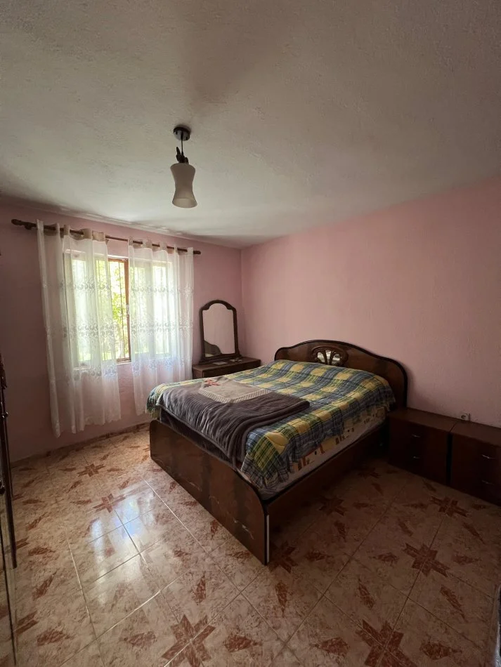 Tirane, shitet shtepi 3+1 Kati 0, 282 m² 135.000 € (Liqeni Paskuqanit)