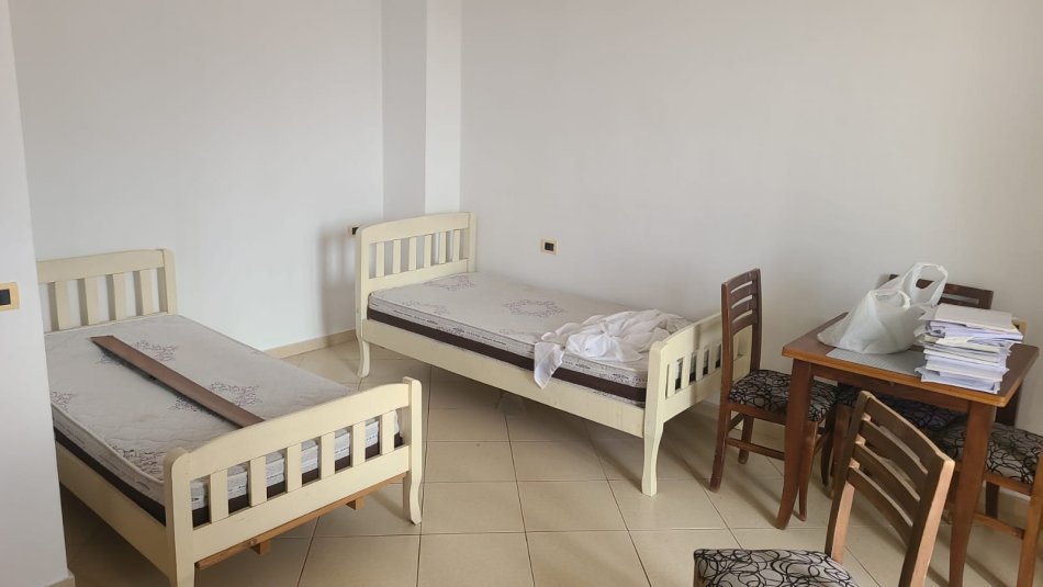 Tirane, jepet me qera garsonier Kati 2, 30 m² 250 € (Rruga Budi afer Qytetit Studenti)