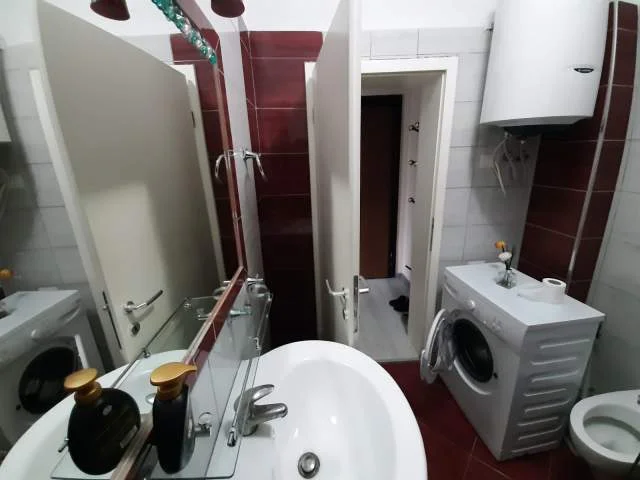 Tirane, jepet me qera apartament 1+1 Kati 2, 65 m² 500 Euro (Liqeni i Thate)
