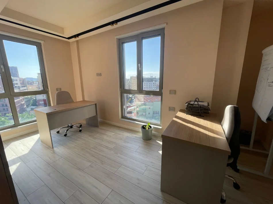 Tirane, jepet me qera zyre Kati 7, 120 m² 1.800 € (rruga e kavajes)