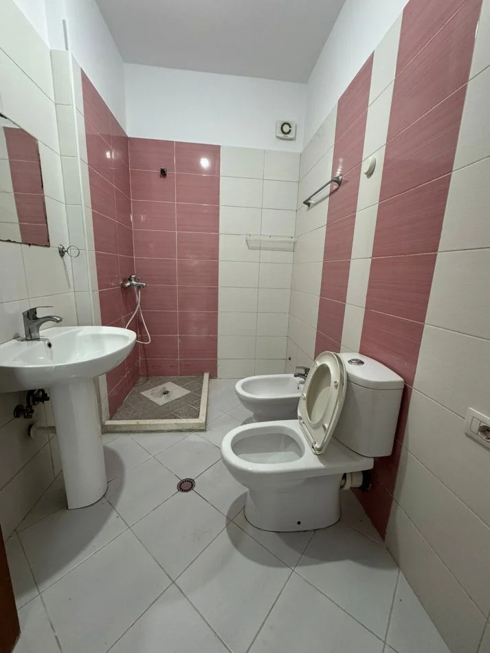 Shqiperi, shitet apartament 2+1+Ballkon Kati 1, 83 m² 145000 € (Liqeni i Thate)