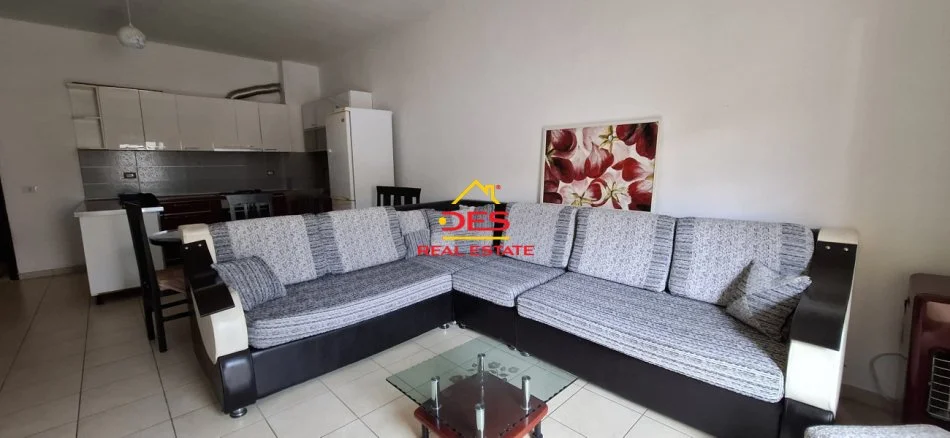 Vlore, jepet me qera apartament 2+1+Ballkon Kati 4, 110 m² 400 € (Rr Sazani, Vlorë)