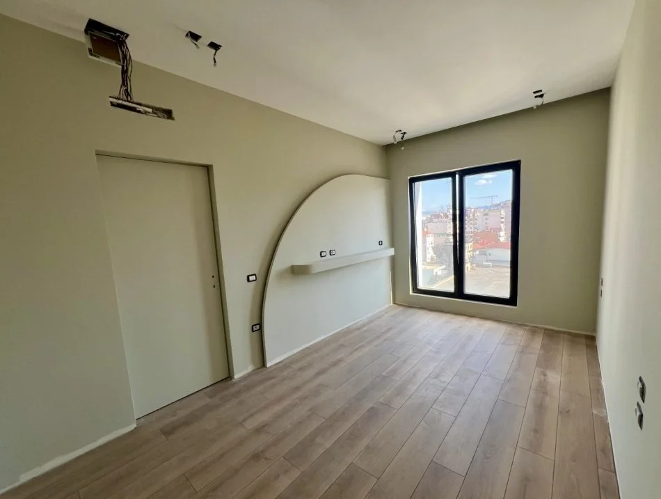 Tirane, jepet me qera apartament 1+1 Kati 7, 53 m² 800 € (Barrikadave)