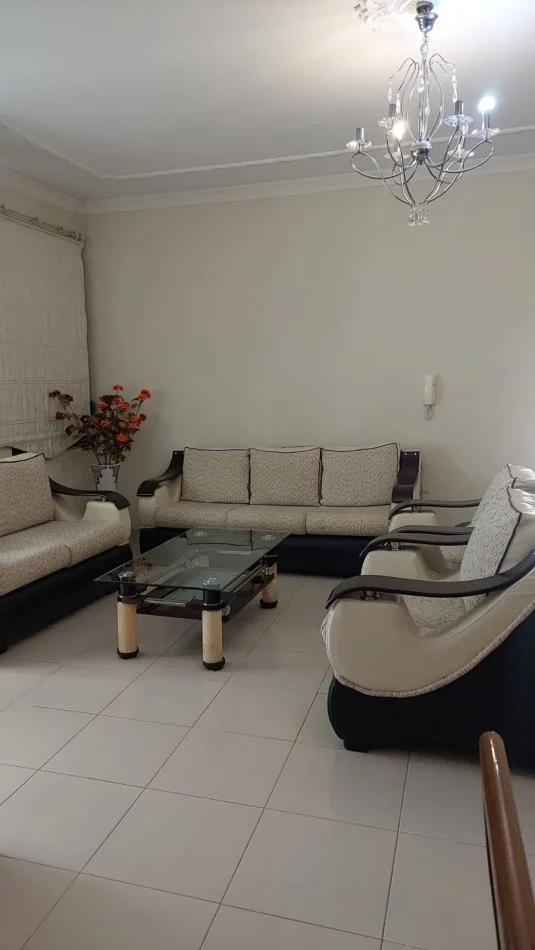 Tirane, jepet me qera apartament 2+1+Ballkon Kati 2, 95 m² 500 € (Kodra e diellit , te teqe eleonora)