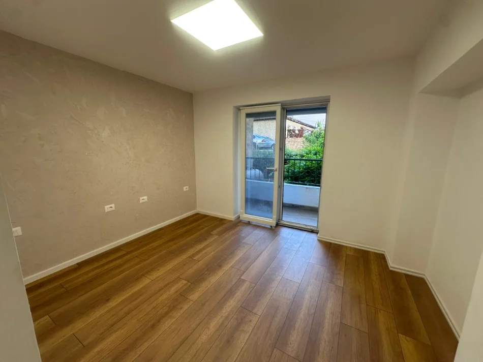 Tirane, jepet me qera apartament Kati 1, 78 m² 800 € (Bulevardi Zhan Dark)
