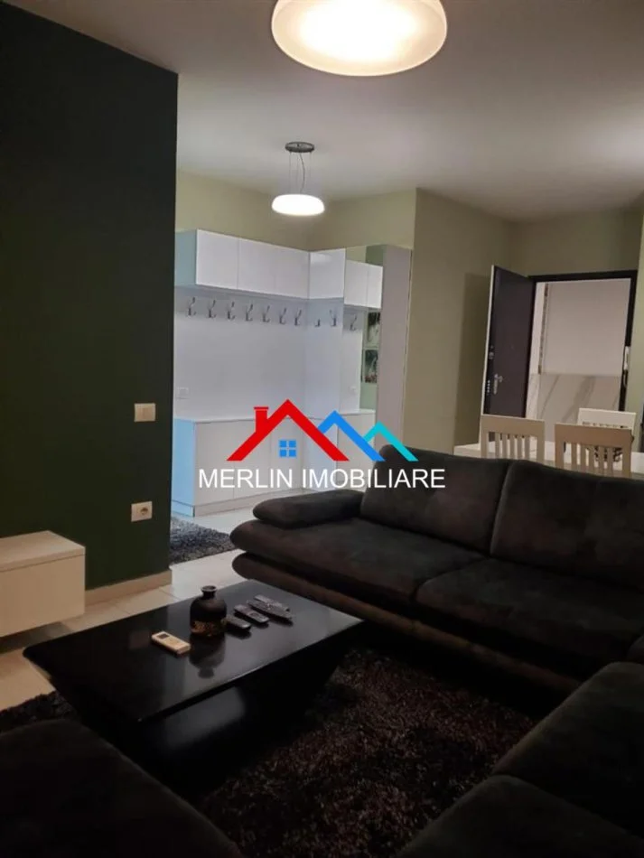Tirane, jepet me qera apartament 2+1+Ballkon Kati 1, 77 m² 900 € (RRUGA GJIKE KUQALI,STADIUMI DINAMO)