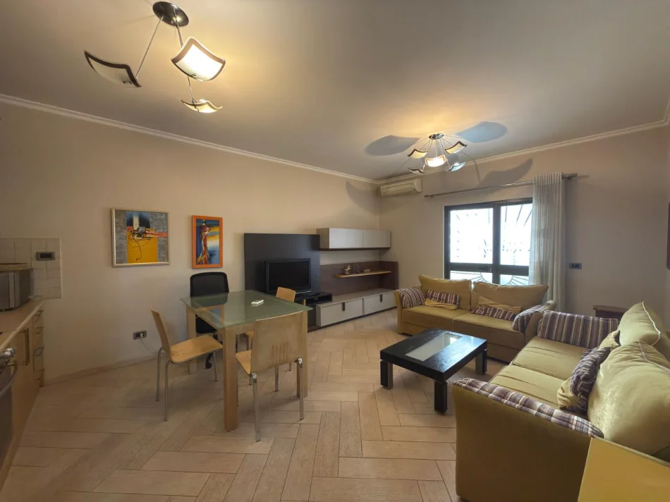 Tirane, shitet apartament 1+1+Ballkon Kati 2, 78 m² 179.000 € (Pazari i ri)