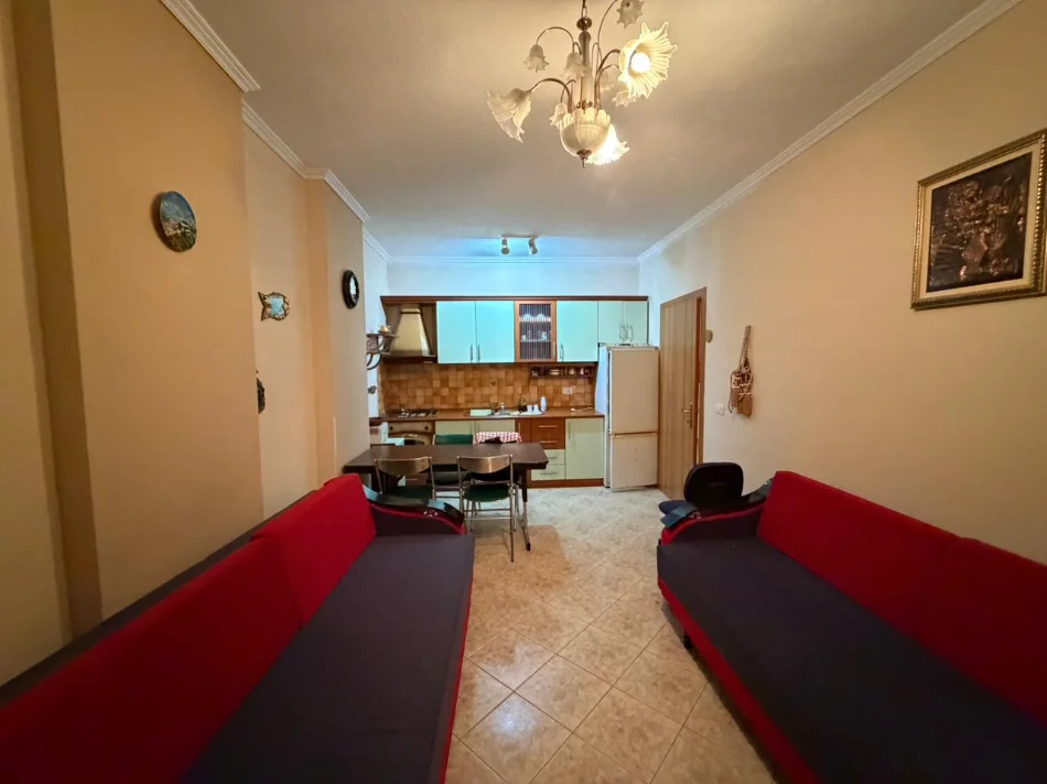 Durres, jepet me qera apartament 1+1+Ballkon Kati 3, 63 m² 350 € (plazh)