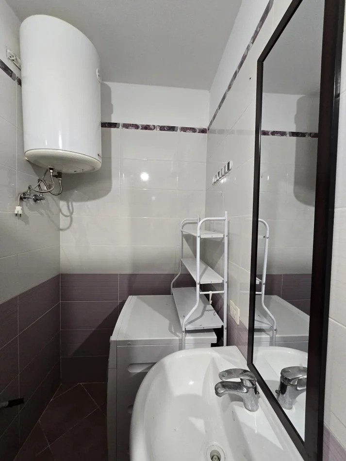 Tirane, jepet me qera apartament 2+1 Kati 3, 100 m² 600 € (Rruga Jordan Misja prane Gener 2)