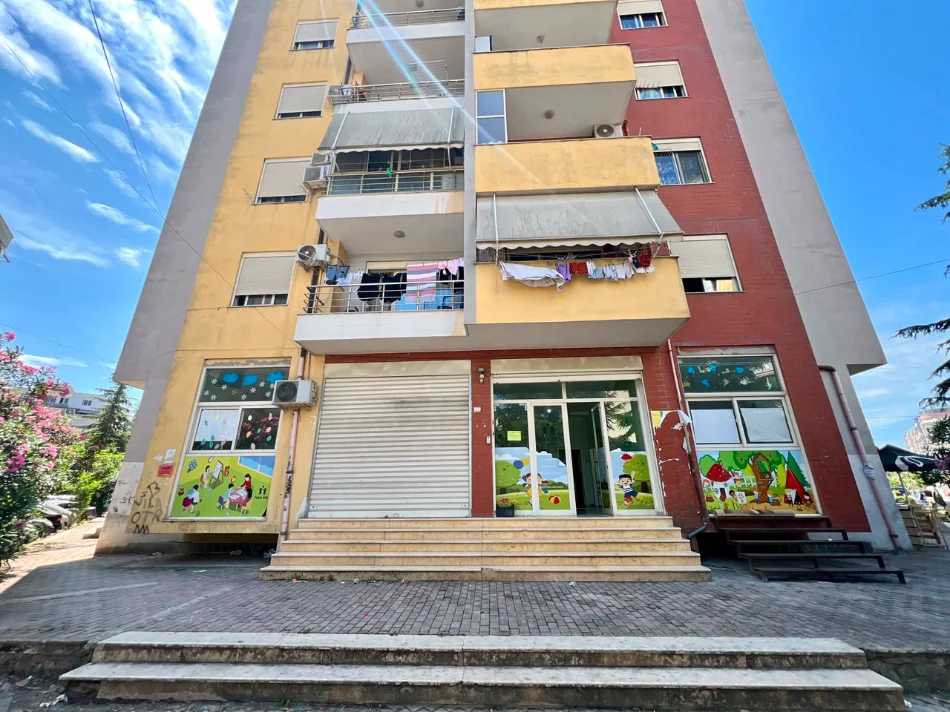 Tirane, jepet me qera 3+1 Kati 0, 141 m² 700 € (Vila L)