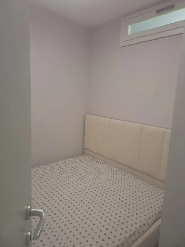 Tirane, jepet me qera apartament 2+1+Ballkon Kati 1, 85 m² 550 € 