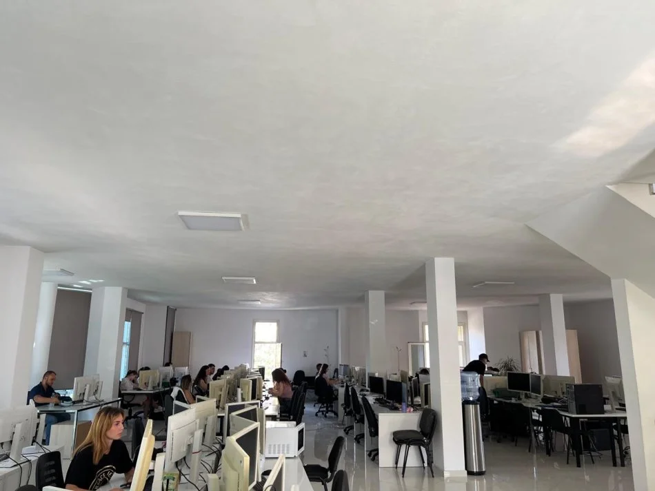 Tirane, jepet me qera zyre Kati 3, 350 m² 2.000 € (Tirane Rruga Gjergj Legisi, godine 5 kateshe, pallati • “Zef Luli”, Zona Kadastrale 8310, Laprake, Tiranë 1001)