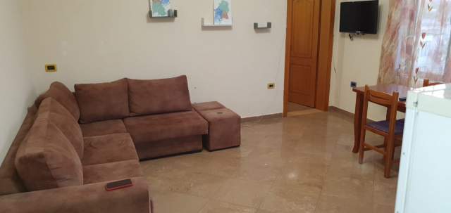 Tirane, jepet me qera apartament 1+1 Kati 5, 50 m² 400 Euro (rruga Sami Frasheri)