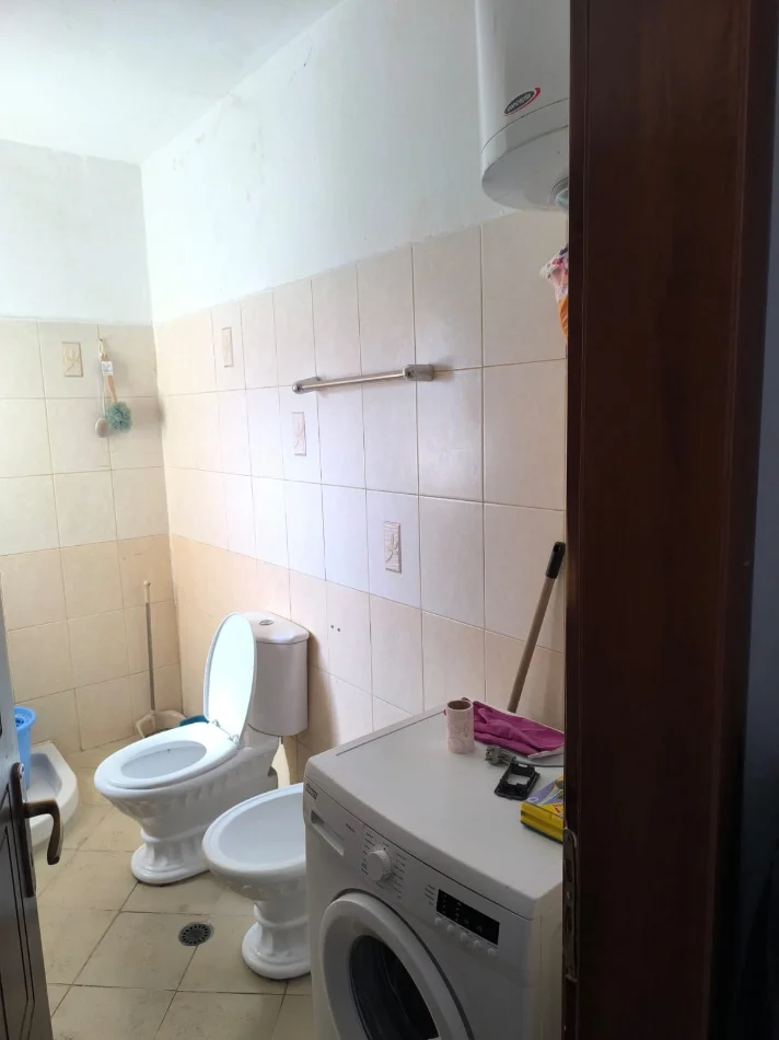 Durres, jepet me qera apartament 1+1+Ballkon Kati 1, 350 € (Shkembi i Kavajes)