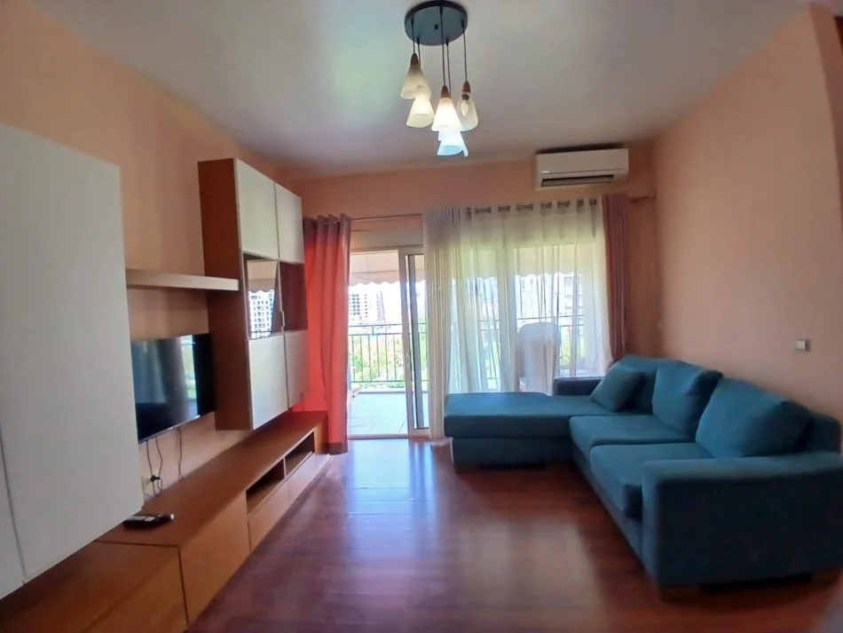 Tirane, jepet me qera apartament 2+1+Ballkon Kati 5, 100 m² 500 € (Ish Fusha E Aviacionit)