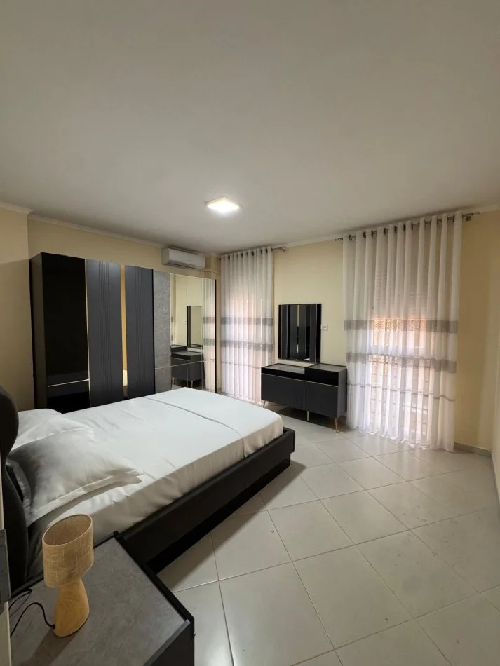 Tirane, jepet me qera apartament 2+1+Ballkon Kati 5, 100 m² 850 € 