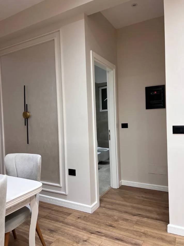 Tirane, jepet me qera shtepi 1+1 Kati 1, 70 m² 600 € (Rruga Mine Peza)