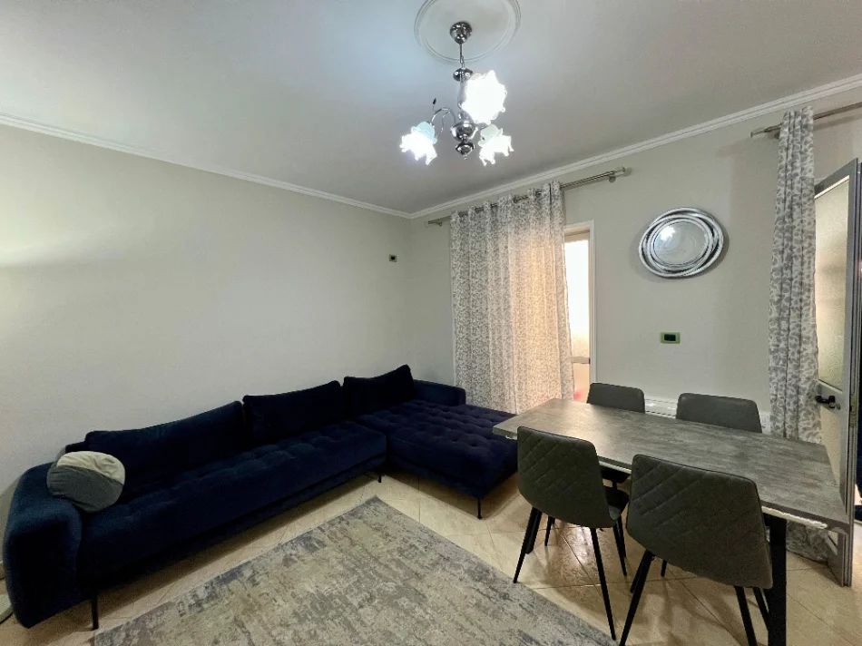 Tirane, jepet me qera apartament 1+1+Ballkon Kati 2, 60 m² 500 € (Ish tregu elektrik)