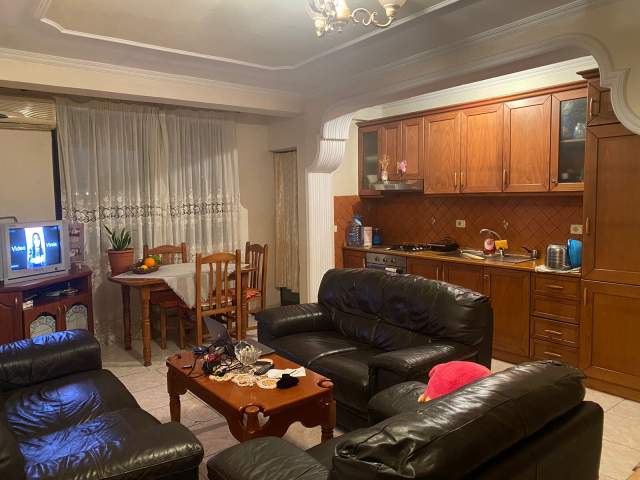 Tirane, jepet me qera apartament 2+1 Kati 3, 100 m² 350 Euro (Rruga Babe Rexha)