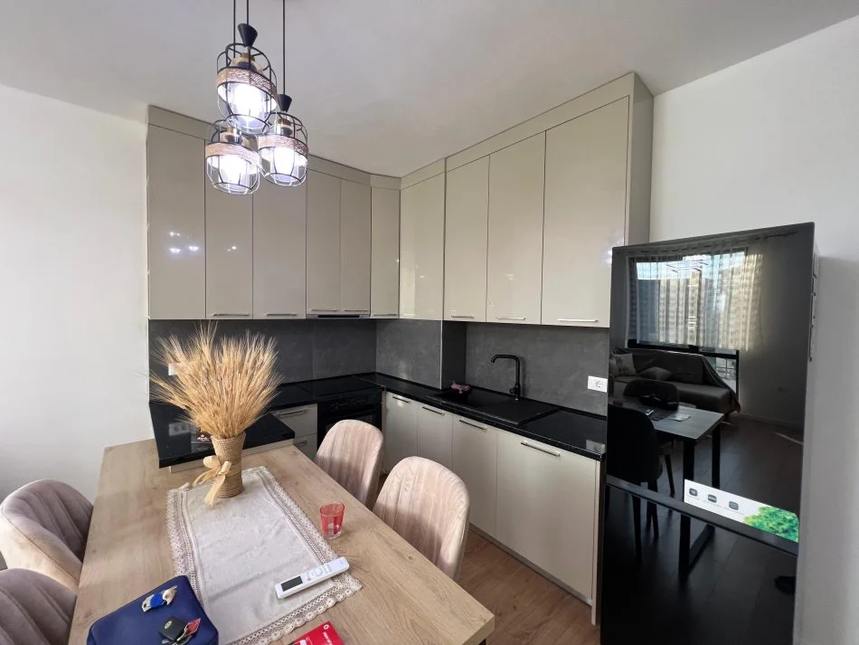 Tirane, jepet me qera apartament 1+1 Kati 3, 56 m² 500 € (Bulevardi i ri)