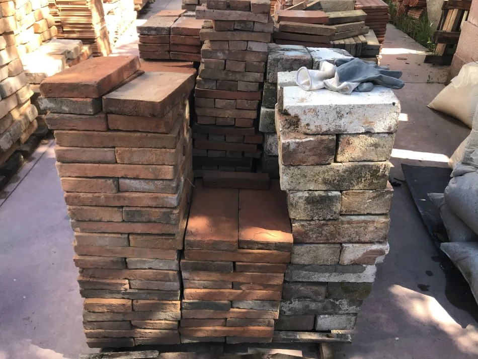 Tirane, shes Tulla antike balte, Tulla xhami, Tulla balte veshje ambjentesh, oxhaqe, furra, Tulla shamat zjarrduruese, etj 10 €