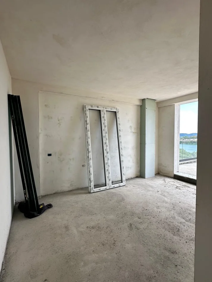 shitet Vile 3+1+Ballkon Kati 0, 250 m² 420.000 € (Liqeni i Farkes)