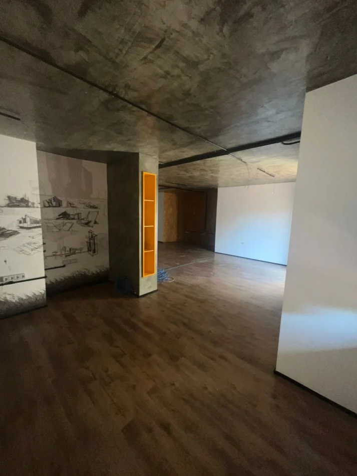 Tirane, jepet me qera zyre Kati 4, 214 m² 1.500 € (Myslym Shyri)