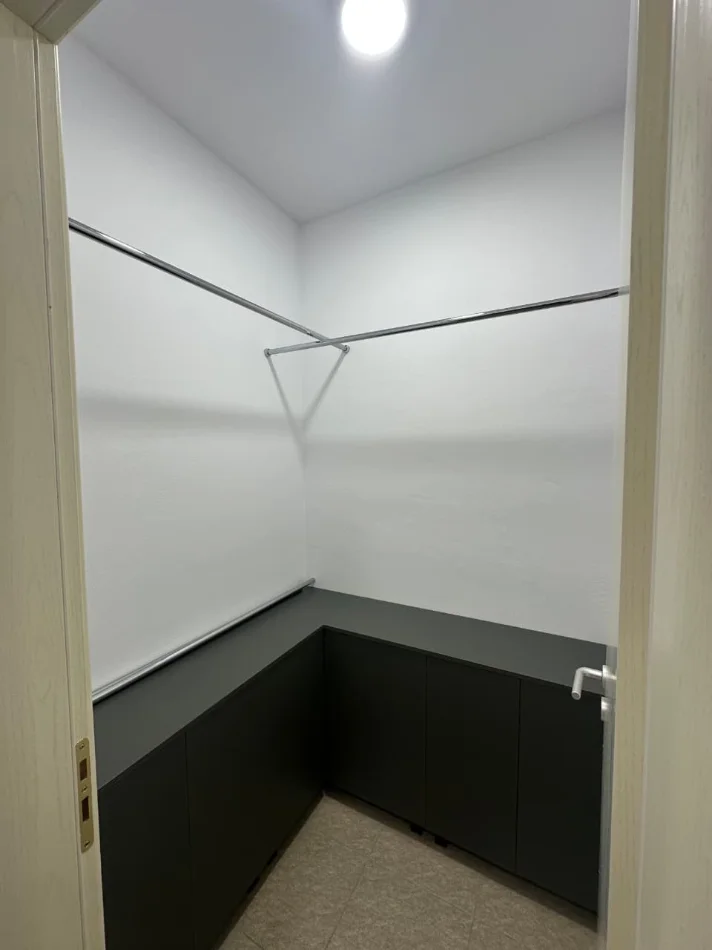Tirane, jepet me qera apartament 1+1 Kati 8, 650 € 